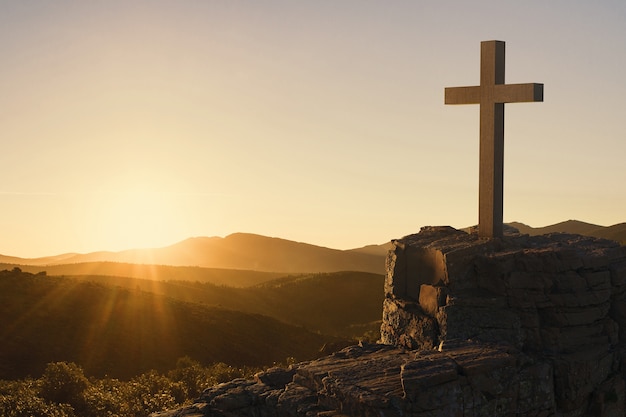 Foto cruz cristiana en la naturaleza