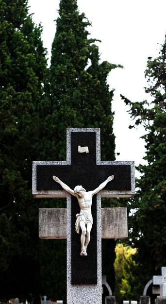 Foto una cruz con la cruz en ella