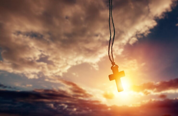 Foto la cruz de madera encendida con luz, la cruz cristiana de jesús es la luz del mundo