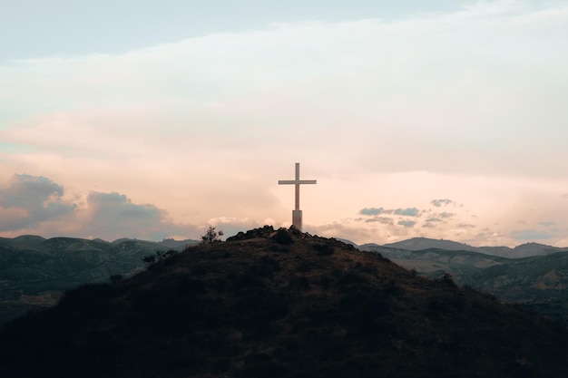 cruz na montanha
