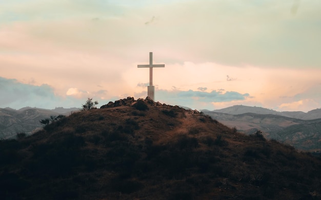 cruz na montanha