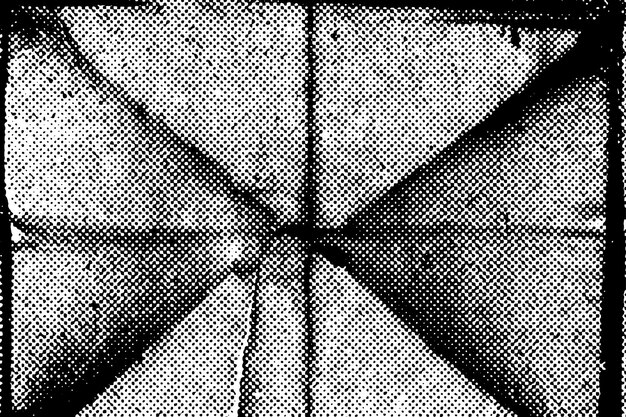 una cruz en una pared con una cruz en ella