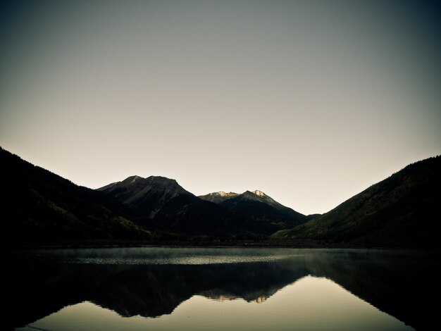 Crystal Lake no outono perto de Ouray, Colorado.