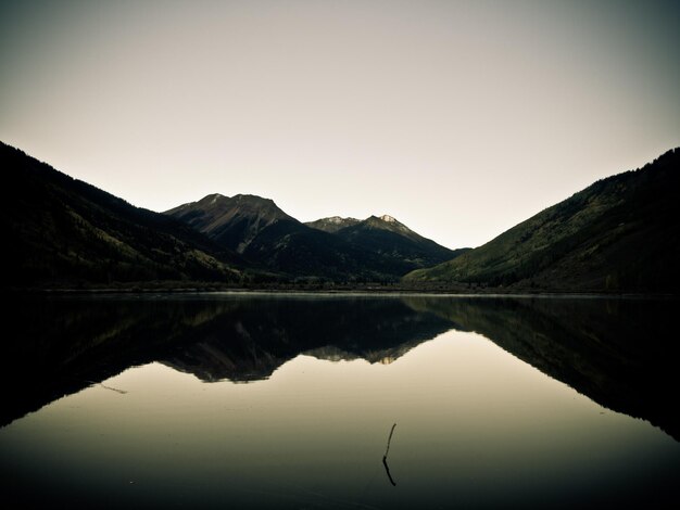 Crystal Lake en otoño cerca de Ouray, Colorado.