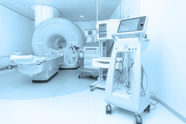 CT ou ressonância magnética médica no interior do moderno laboratório hospitalar do departamento de radiografia