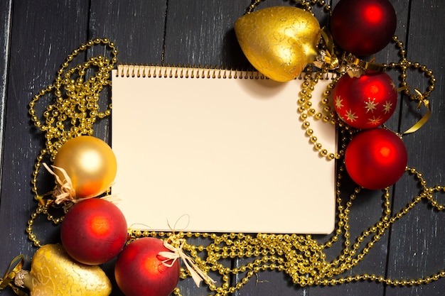 cuaderno con adornos de navidad