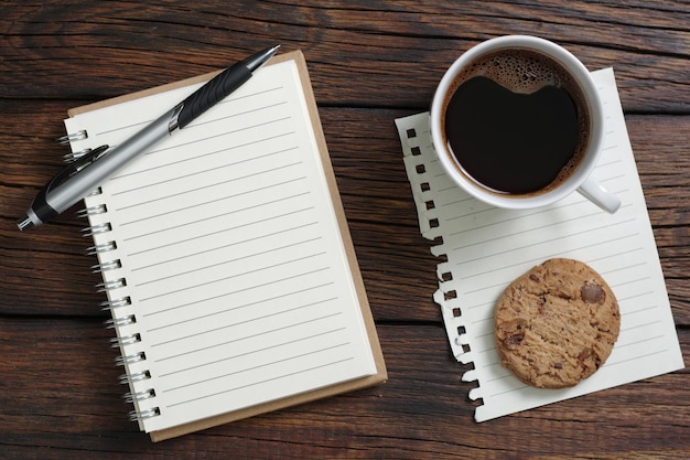 Cuaderno café y galleta