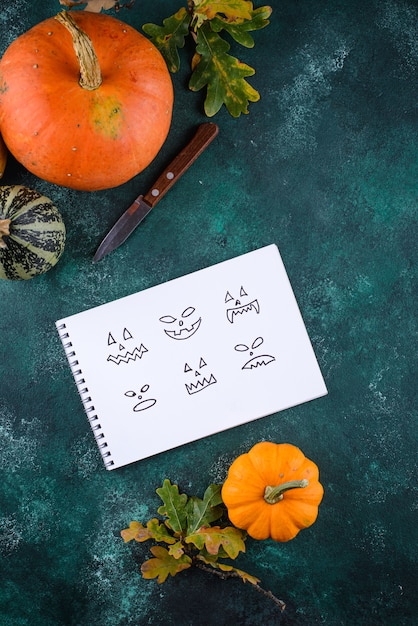 Foto cuaderno con cara de miedo para hacer jackolantern de halloween