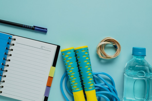 Cuaderno con cinta métrica y comba