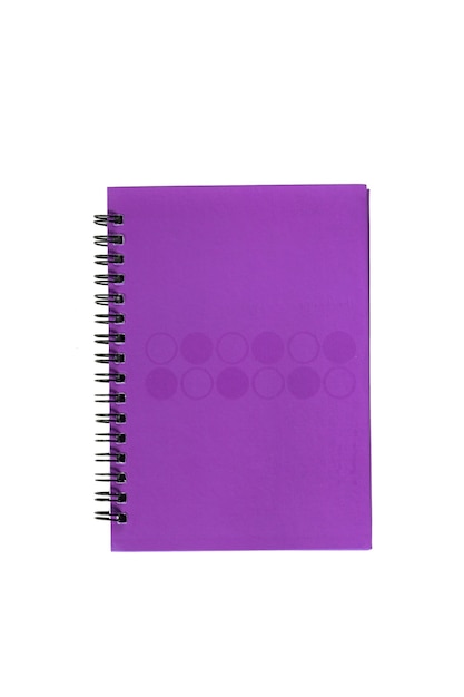 Cuaderno colorido aislado sobre fondo blanco.