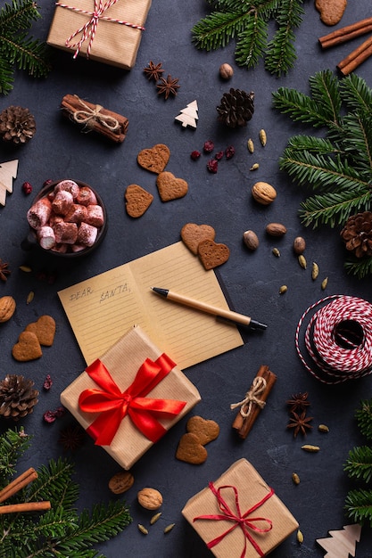 Cuaderno de concepto navideño con carta a santa claus