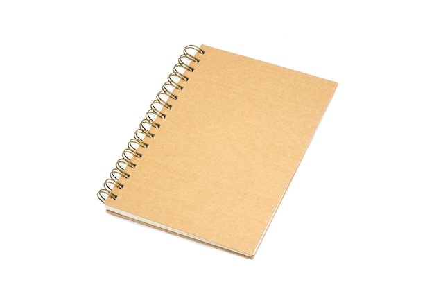 Cuaderno en espiral sobre fondo blanco