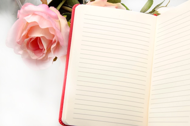 Cuaderno con flores