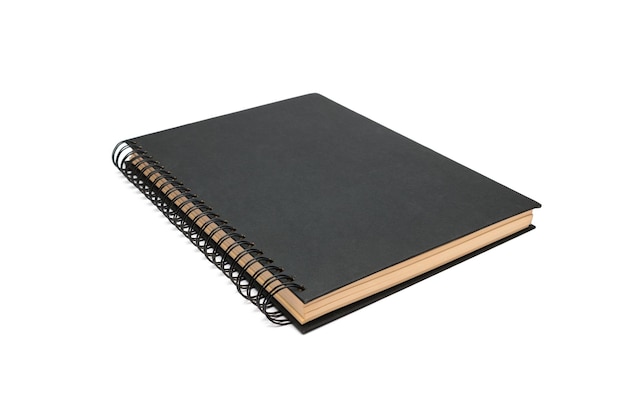 cuaderno de tapa de espiral negro aislado sobre fondo blanco. ideal para diseños de sitios web y revistas