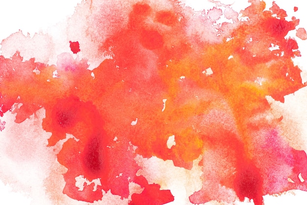 Cuadro abstracto con manchas de pintura roja naranja y rosa sobre blanco