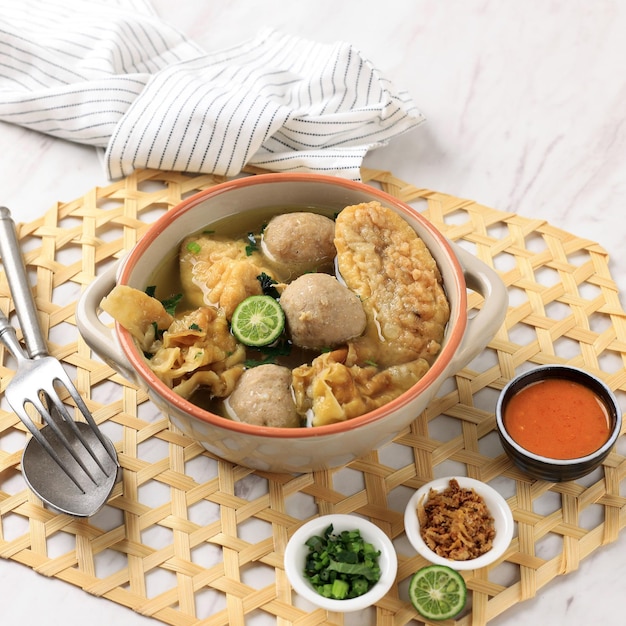 Cuanki Bandung Meatball e Batagor em Stock Soup