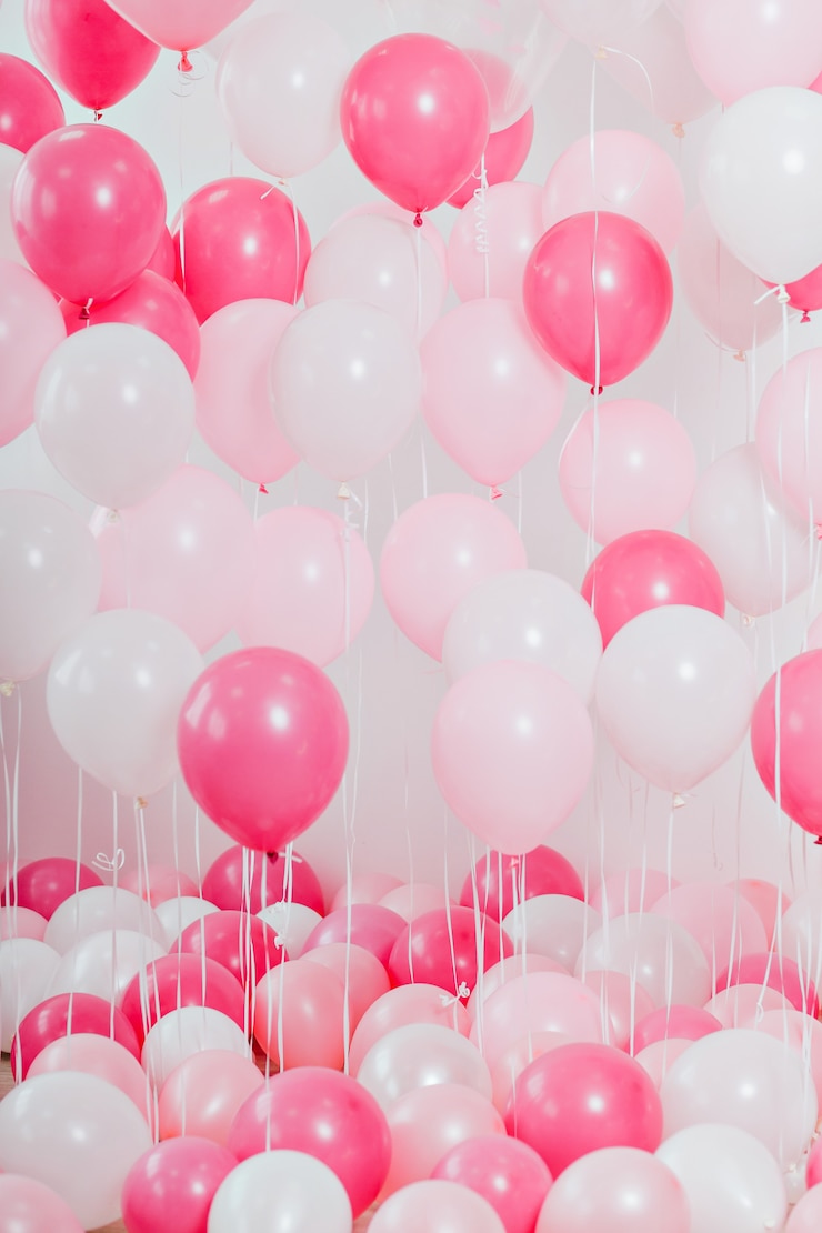 Foto el cuarto con globos rosas
