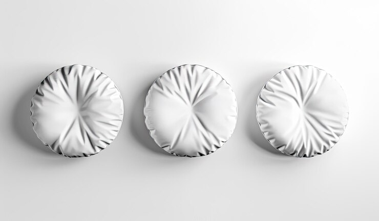 cuatro objetos blancos con una cubierta blanca que dice no comer