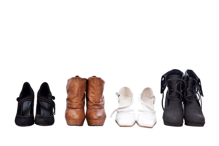 Cuatro pares de zapatos diferentes