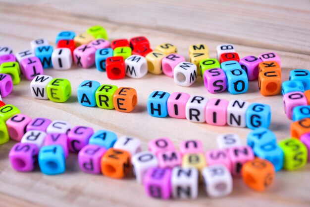 Cube dices com a palavra we are hiring