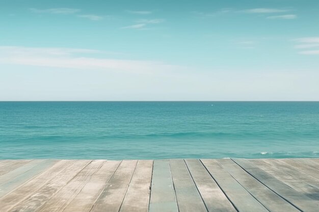 Una cubierta de madera con un océano azul y un cielo azul