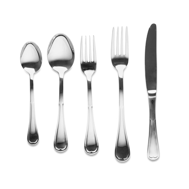Cubiertos. Tenedores, cucharas y cuchillo aislado en blanco