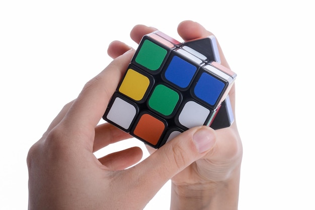 Cubo de Rubik na mão