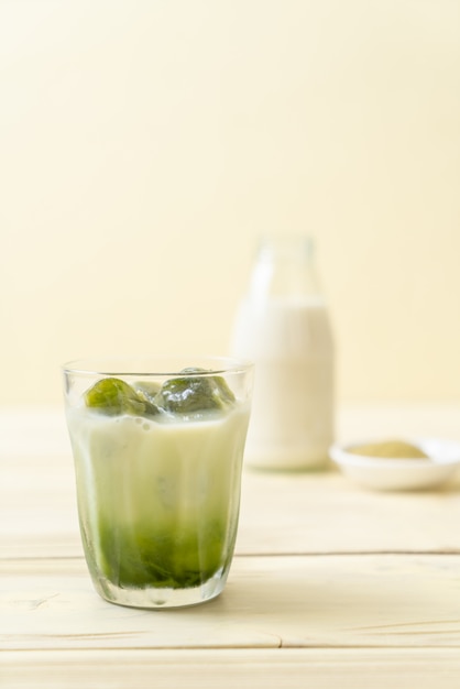 cubo de hielo matcha té verde con leche