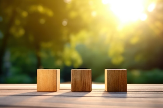 Cubo de madera vacío en la mesa con fondo de desenfoque bokeh