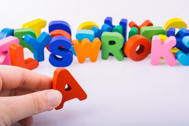 Foto cubos de letras feitos de madeira