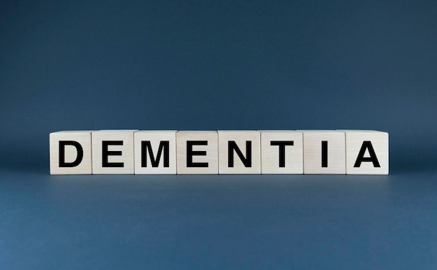 Los cubos de demencia forman la palabra demencia