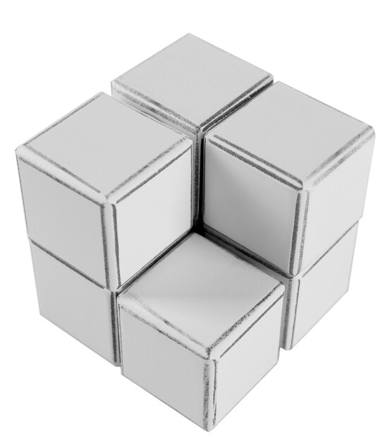 Cubos educativos aislados en blanco