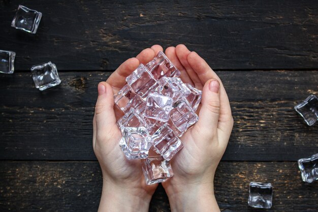 cubos de hielo. pieza transparente cristalina artificial