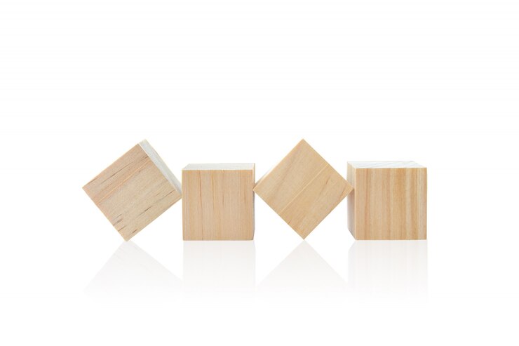 Foto cubos de juguete de madera aislados sobre fondo blanco.