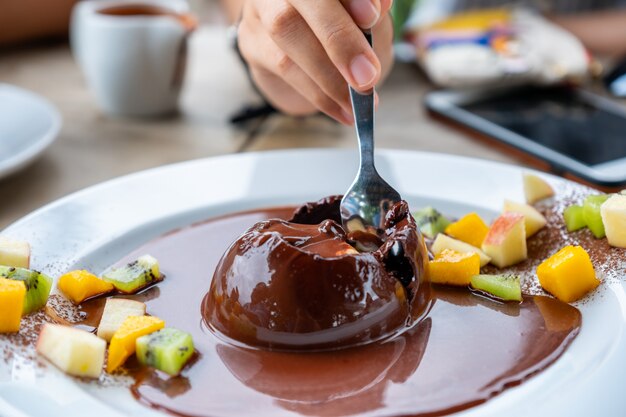 Cuchara cucharada de chocolate cacao cúpula de postre.