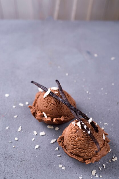 Cucharada de helado de chocolate