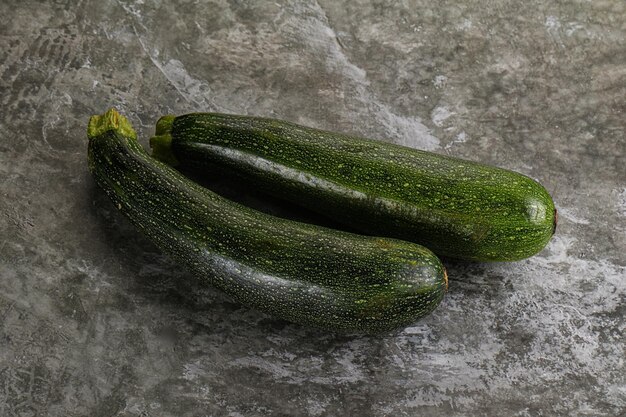 Foto cucinhas verdes pequenas e cruas para cocção