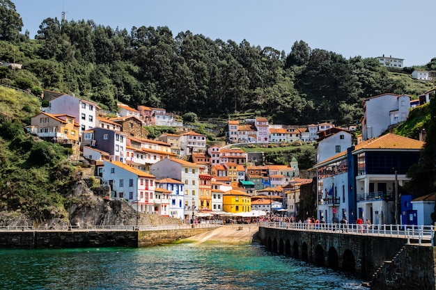 Cudillero, pitoresca vila de pescadores, Astúrias, Espanha