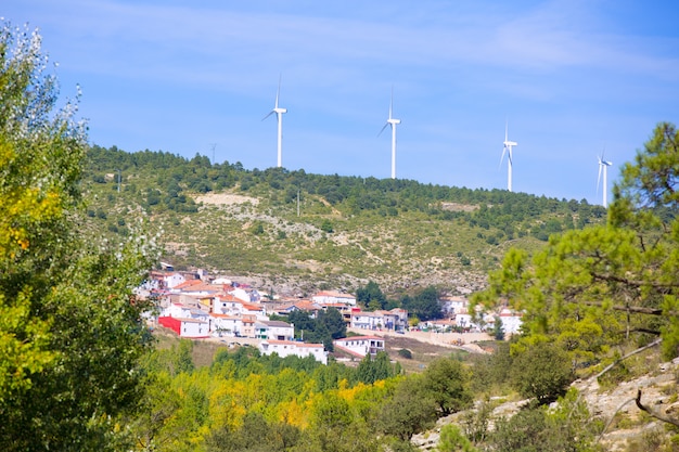 Cuenca San Martin de Boniches Dorf mit Windmühlen