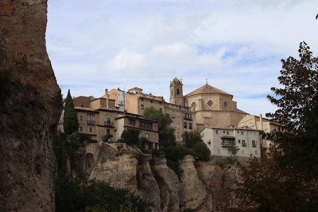 Cuenca Spanien Gebäude auf Felsen schöne Natur