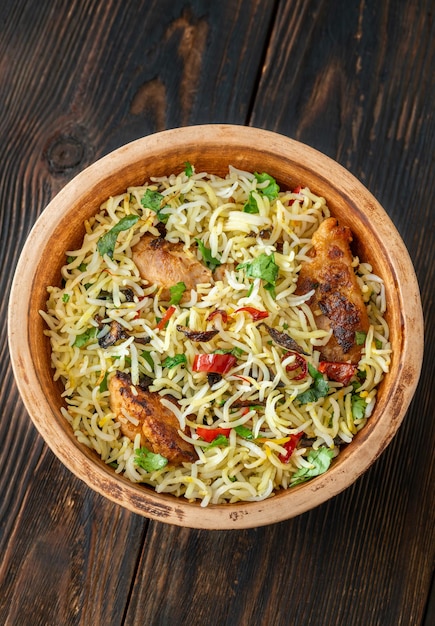 Cuenco de biryani popular plato de arroz del sur de Asia