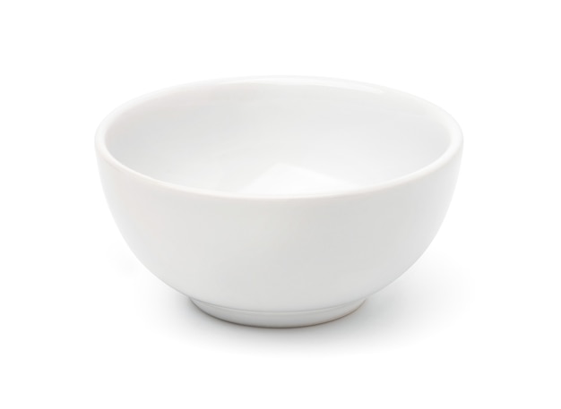 Cuenco de cerámica blanca aislado en blanco