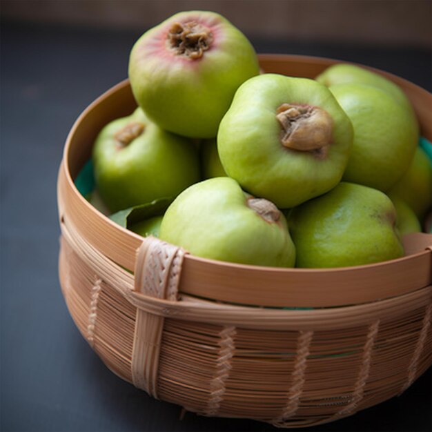 Cuenco de guayaba en bambú