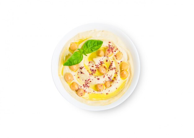 Cuenco de hummus aislado