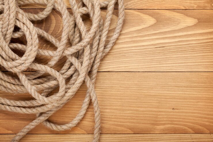 Foto la cuerda de un barco en un antiguo fondo de madera