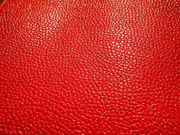Foto cuero rojo material para accesorios de moda para coser productos de cuero y gamuza tapicería de muebles textura de cuero natural magenta o fucsia