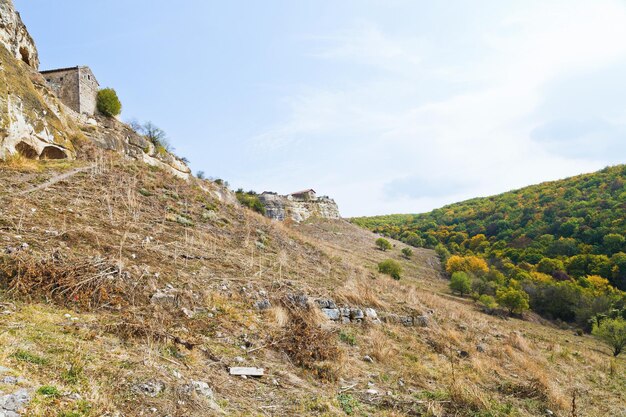 Cuesta de montaña y ciudad antigua chufutkale Crimea