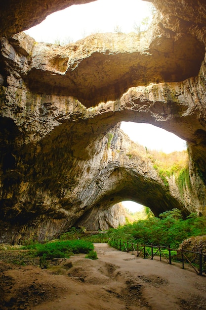 Cueva Devetashka en Bulgaria