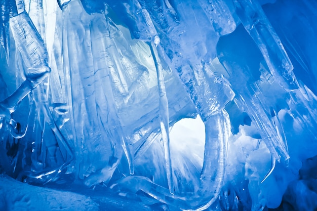 Cueva de hielo azul