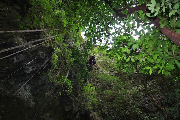 Cueva de Jomblang cerca de la ciudad de Yogyakarta, Java, Indonesia